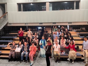 20240817歐盟官員體驗營-於木柵校區彩演教室演出《糶酒》及水袖體驗