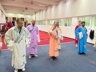 20240817歐盟官員體驗營-於木柵校區彩演教室演出《糶酒》及水袖體驗09